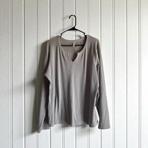 Olrik Women’s Size 3X Gray Long Sleeve Top